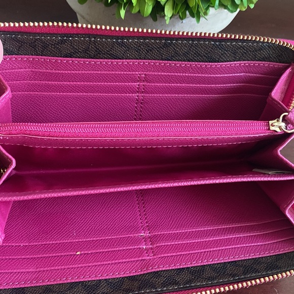 COACH 🩷PINK🩷 CROSSGRAIN LEATHER ACCORDION ZIP AROUND WALLET 🌟EUC🌟 - Picture 12 of 17